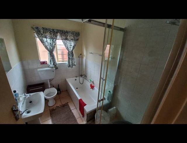 3 BEDROOM APARTMENT FOR SALE IN PHILIP NEL PARK